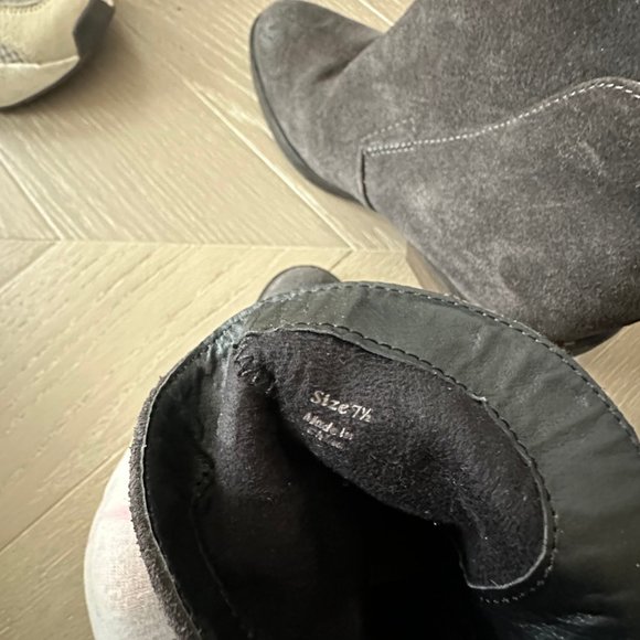 Dolce Vita grey suede boots, size 7.5 - Picture 4 of 6